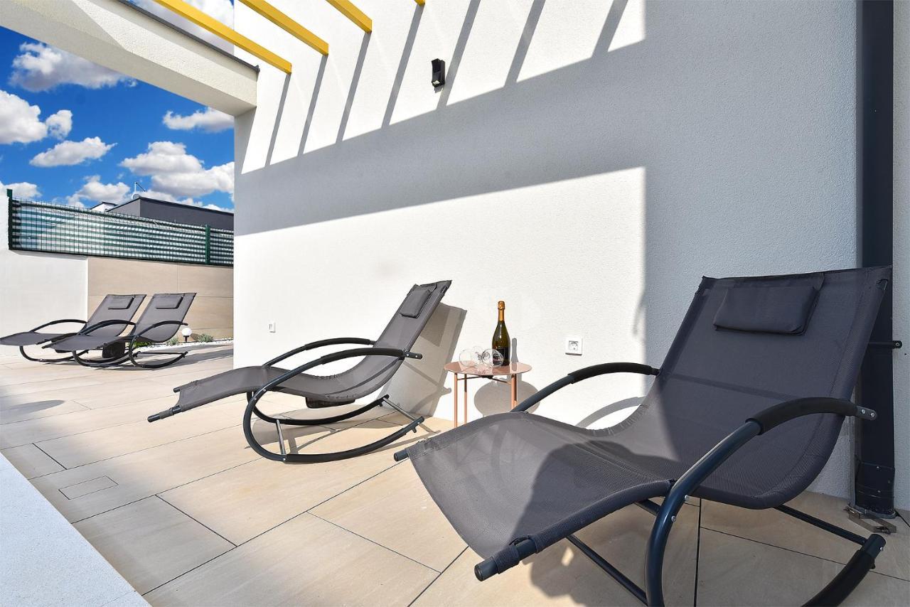 Jlo1 Mit Beheizbarem Pool Villa Peroj Exterior photo